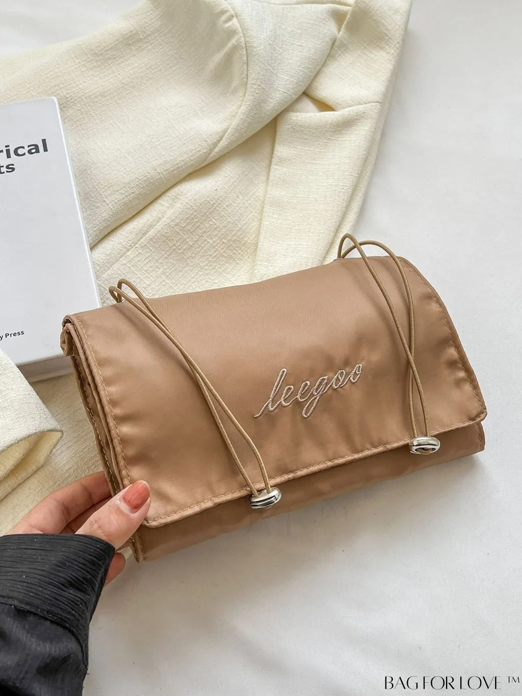 BagForLove - Detachable Storage Pocket in Spacious Portable Cosmetic Bag