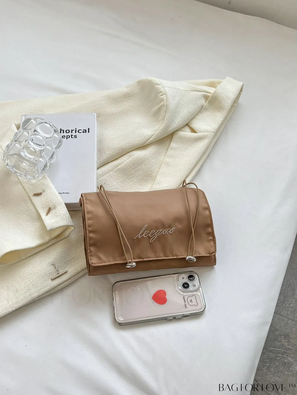 BagForLove - Detachable Storage Pocket in Spacious Portable Cosmetic Bag