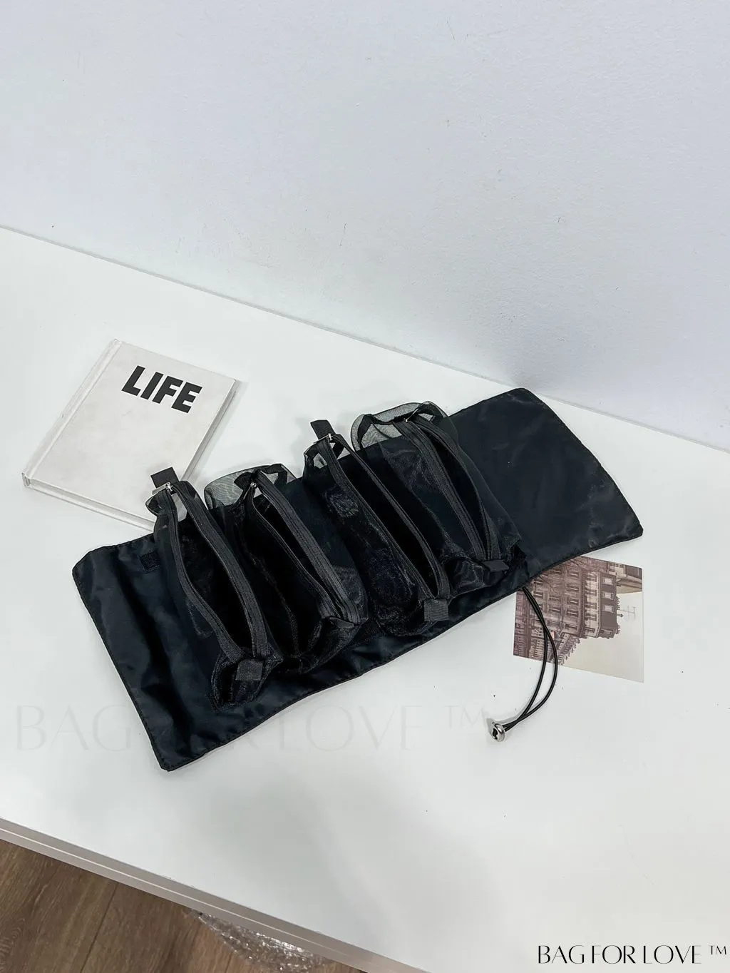 BagForLove - Detachable Storage Pocket in Spacious Portable Cosmetic Bag