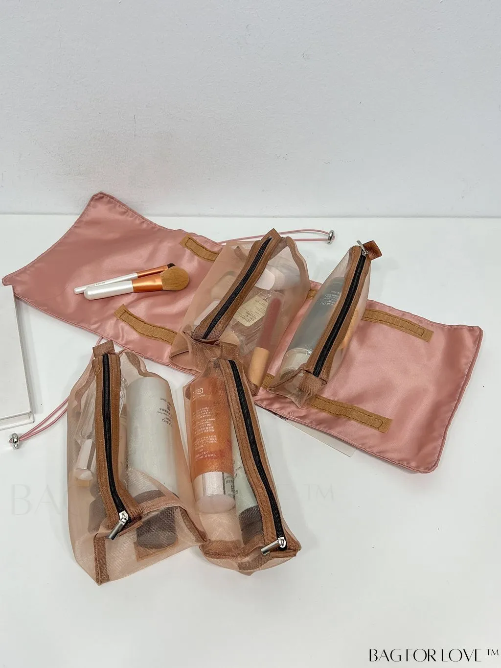 BagForLove - Detachable Storage Pocket in Spacious Portable Cosmetic Bag