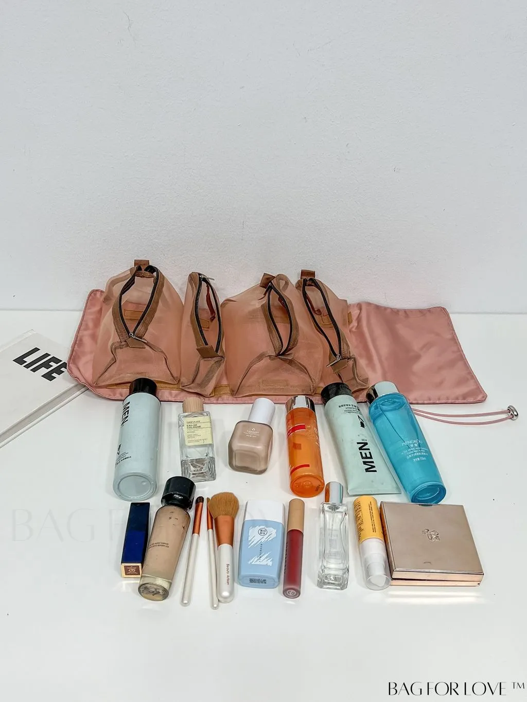 BagForLove - Detachable Storage Pocket in Spacious Portable Cosmetic Bag