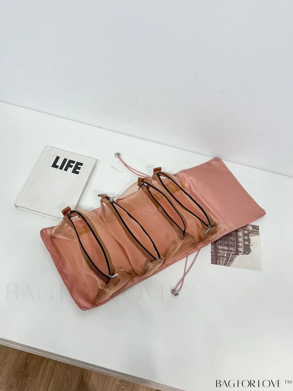 BagForLove - Detachable Storage Pocket in Spacious Portable Cosmetic Bag