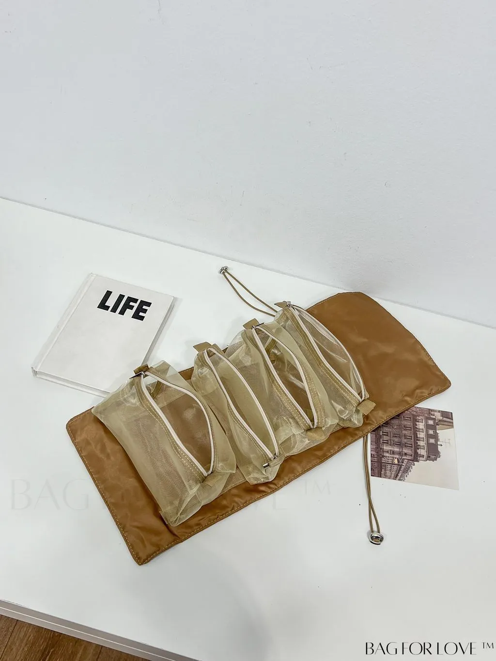 BagForLove - Detachable Storage Pocket in Spacious Portable Cosmetic Bag