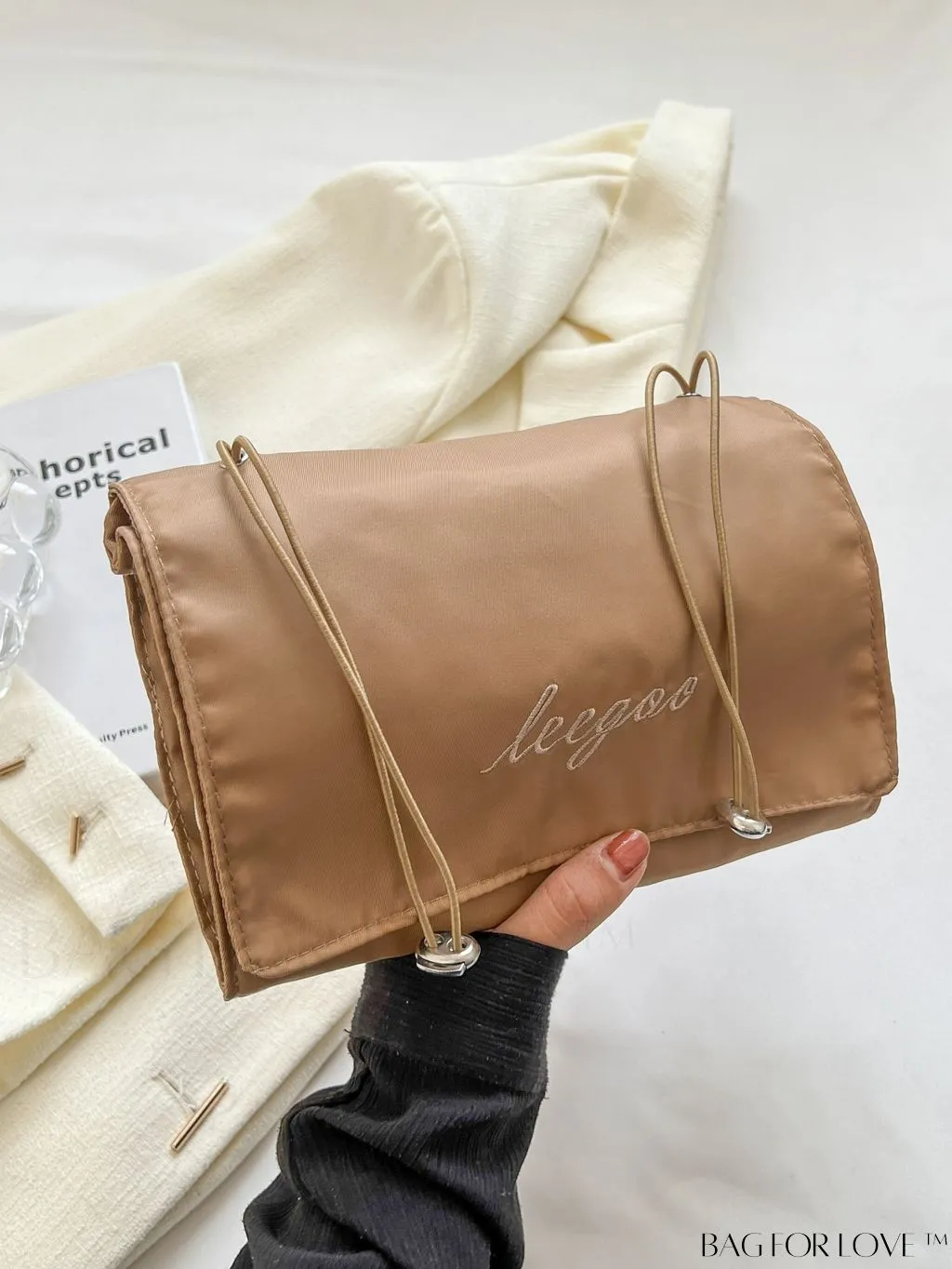 BagForLove - Detachable Storage Pocket in Spacious Portable Cosmetic Bag