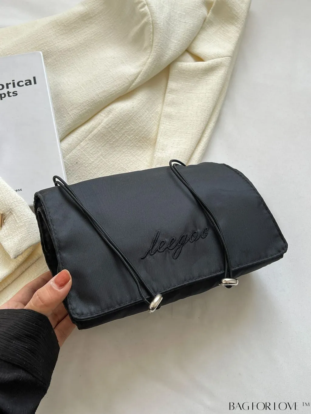 BagForLove - Detachable Storage Pocket in Spacious Portable Cosmetic Bag