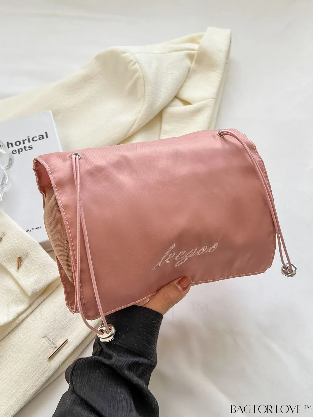 BagForLove - Detachable Storage Pocket in Spacious Portable Cosmetic Bag