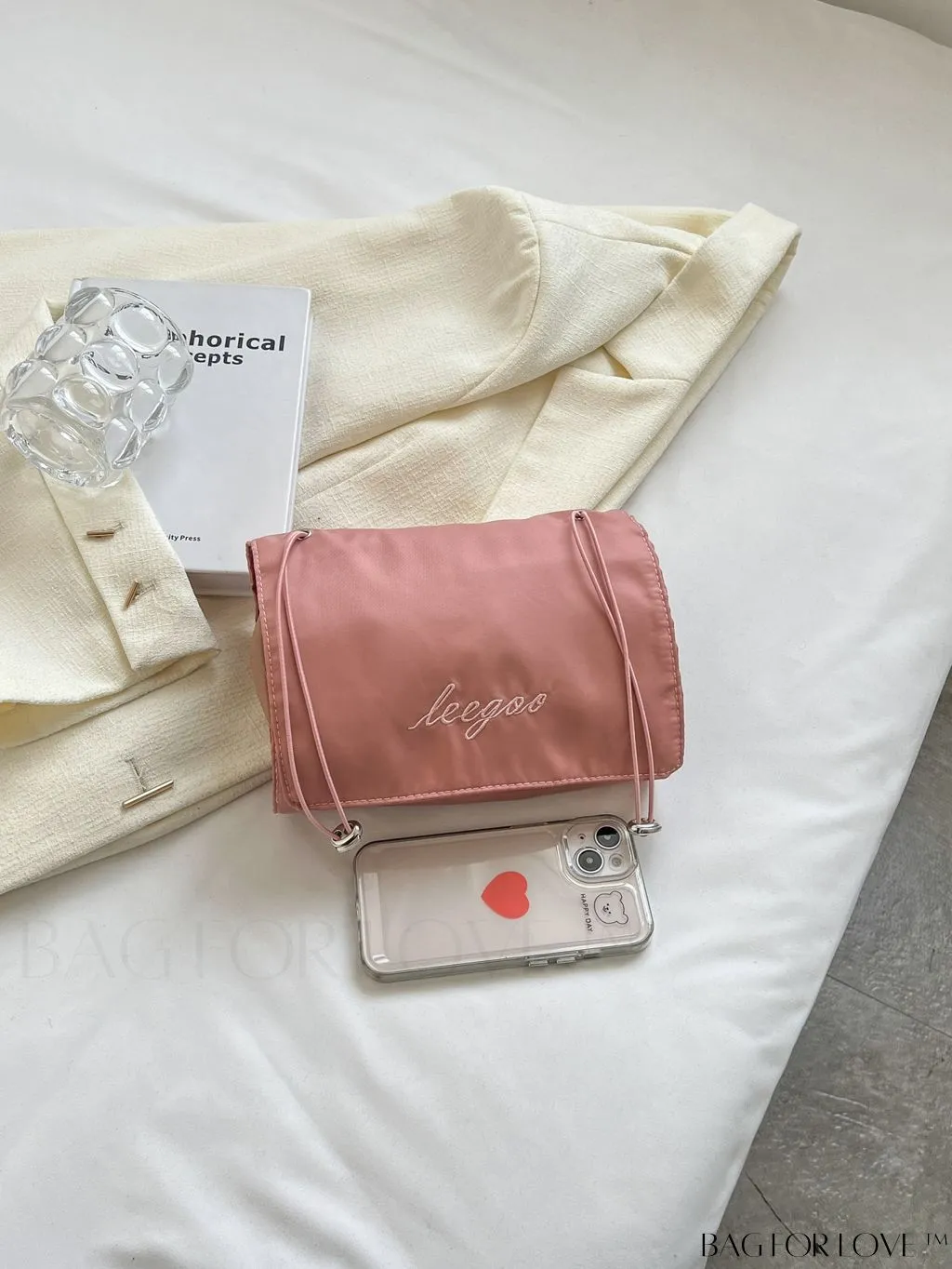 BagForLove - Detachable Storage Pocket in Spacious Portable Cosmetic Bag