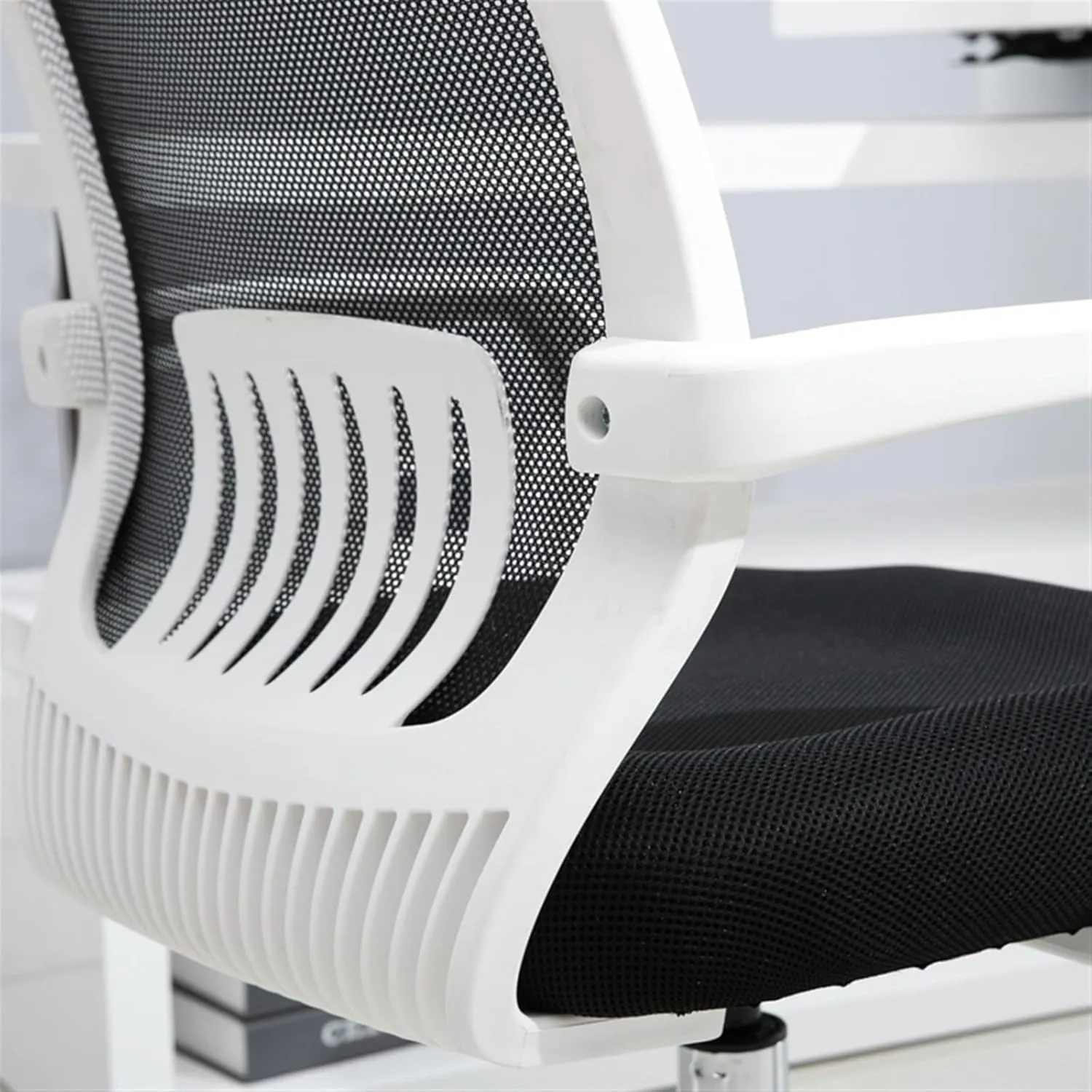 Classic Office Chair Mesh Back Swivel Office Chair Conference Room Chair with Lumbar Support and Fixed Armrests Desk Task Chair(Gris)