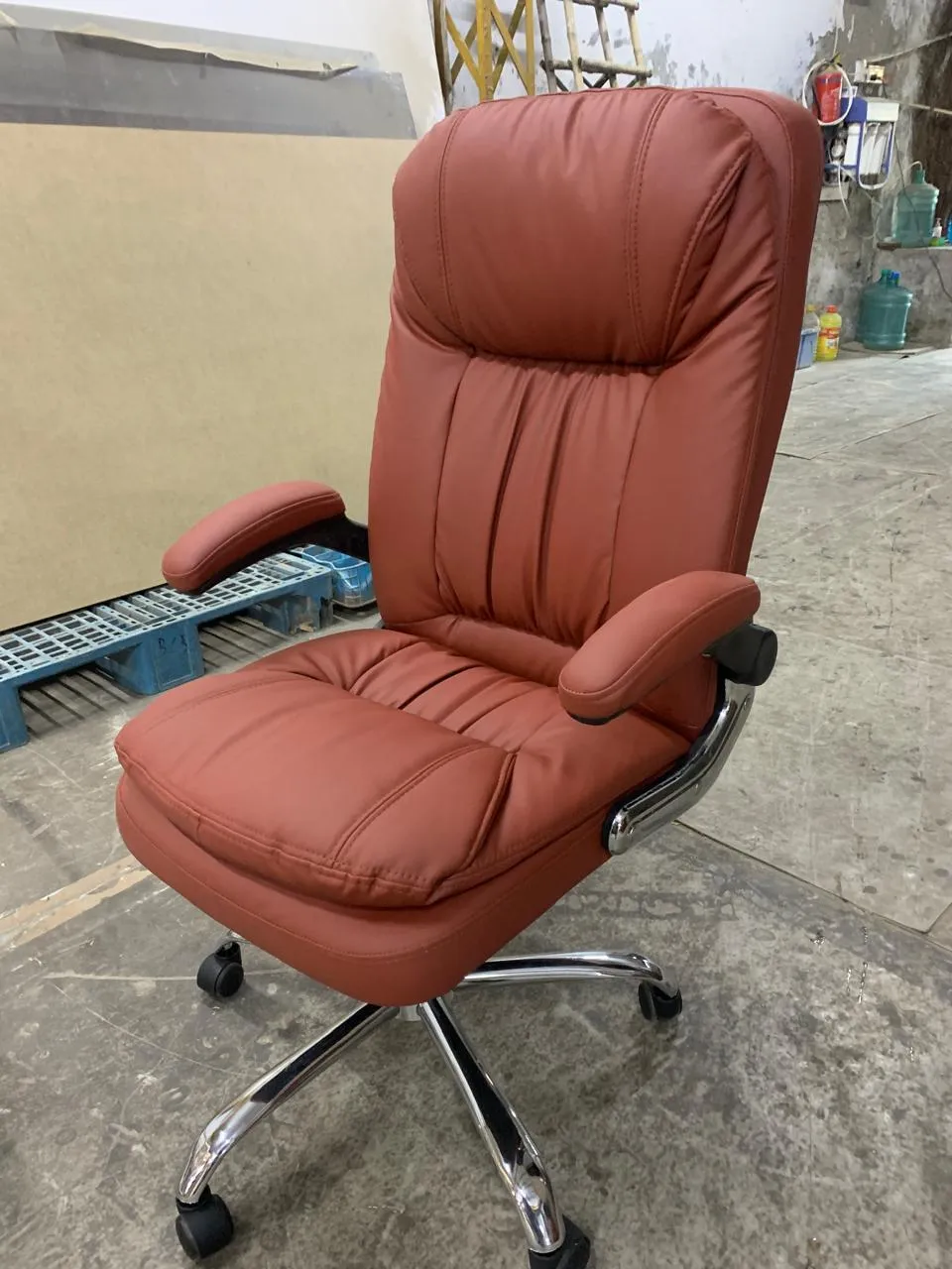 Comfortable Director Chair with Adjustable Armrest Office Chair