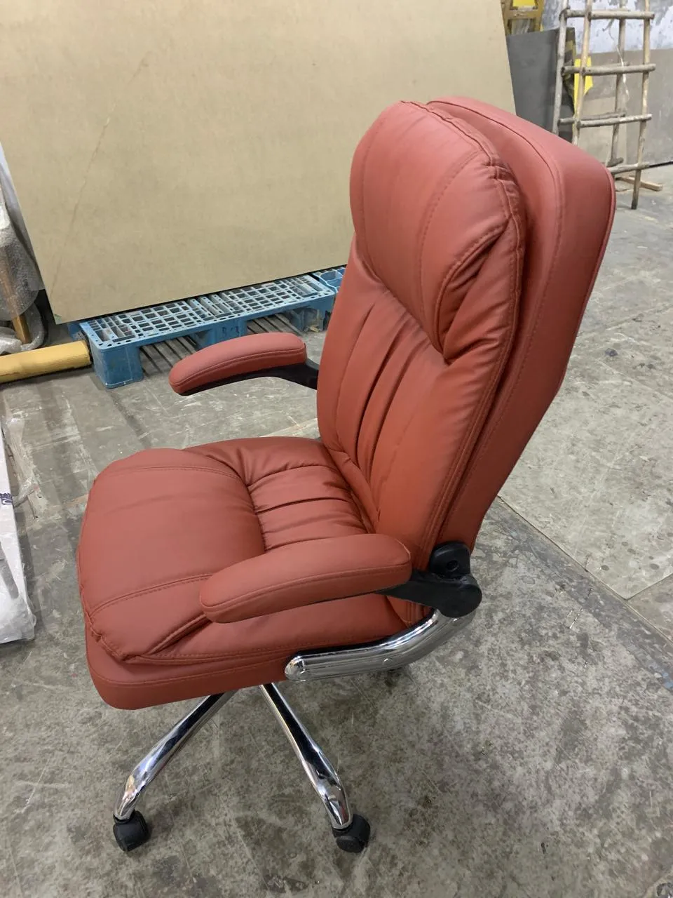 Comfortable Director Chair with Adjustable Armrest Office Chair