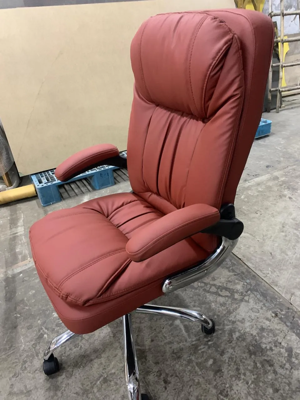 Comfortable Director Chair with Adjustable Armrest Office Chair