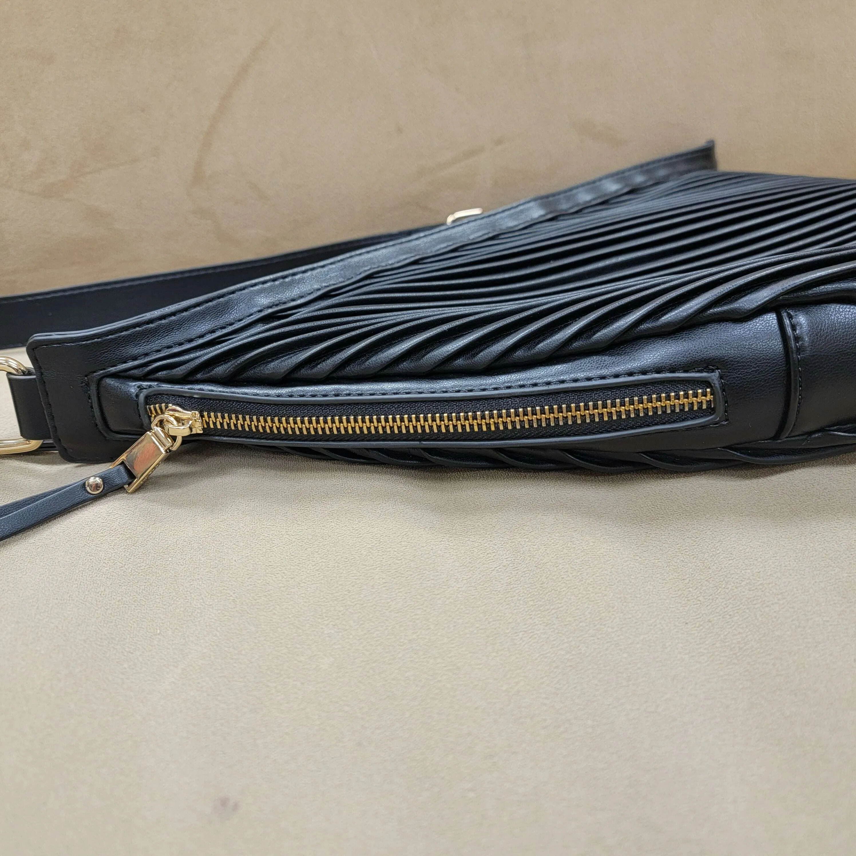 DOLCE VITA - Giulana Sling Bag - Black