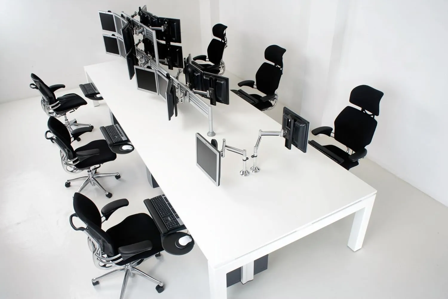 Humanscale Freedom Office Chair with Headrest - Ergonomic Work Chair with Standard Height Adjustable Duron Arms - Wheels for Carpet - Graphite Frame with Clover Green Fourtis Fabric
