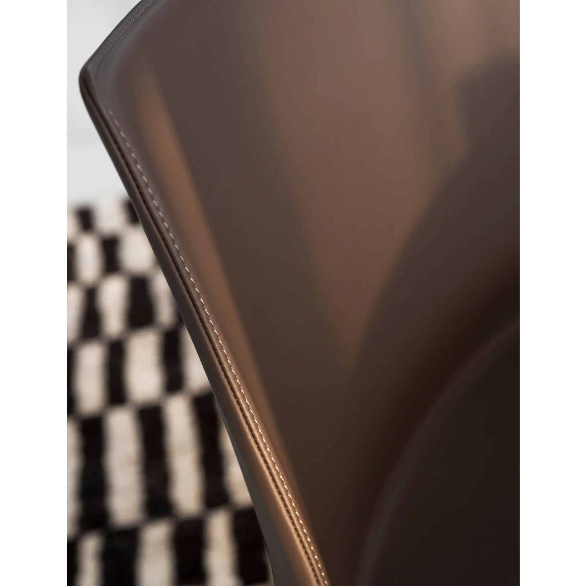 Leather Covered Dining Chair | Desalto Lisbona