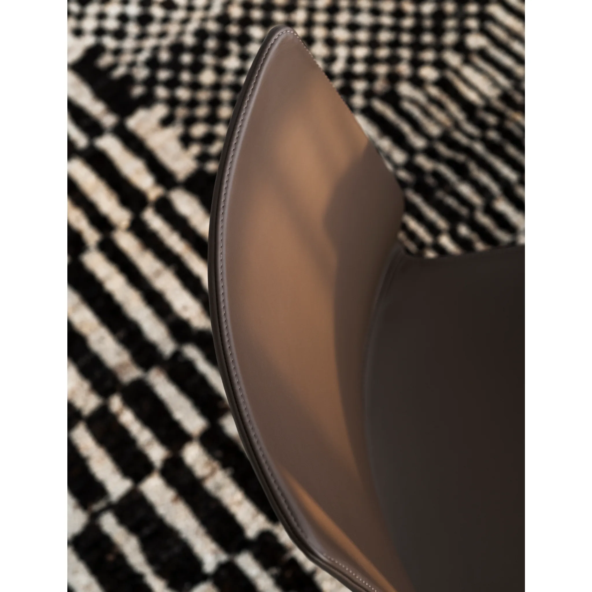 Leather Covered Dining Chair | Desalto Lisbona