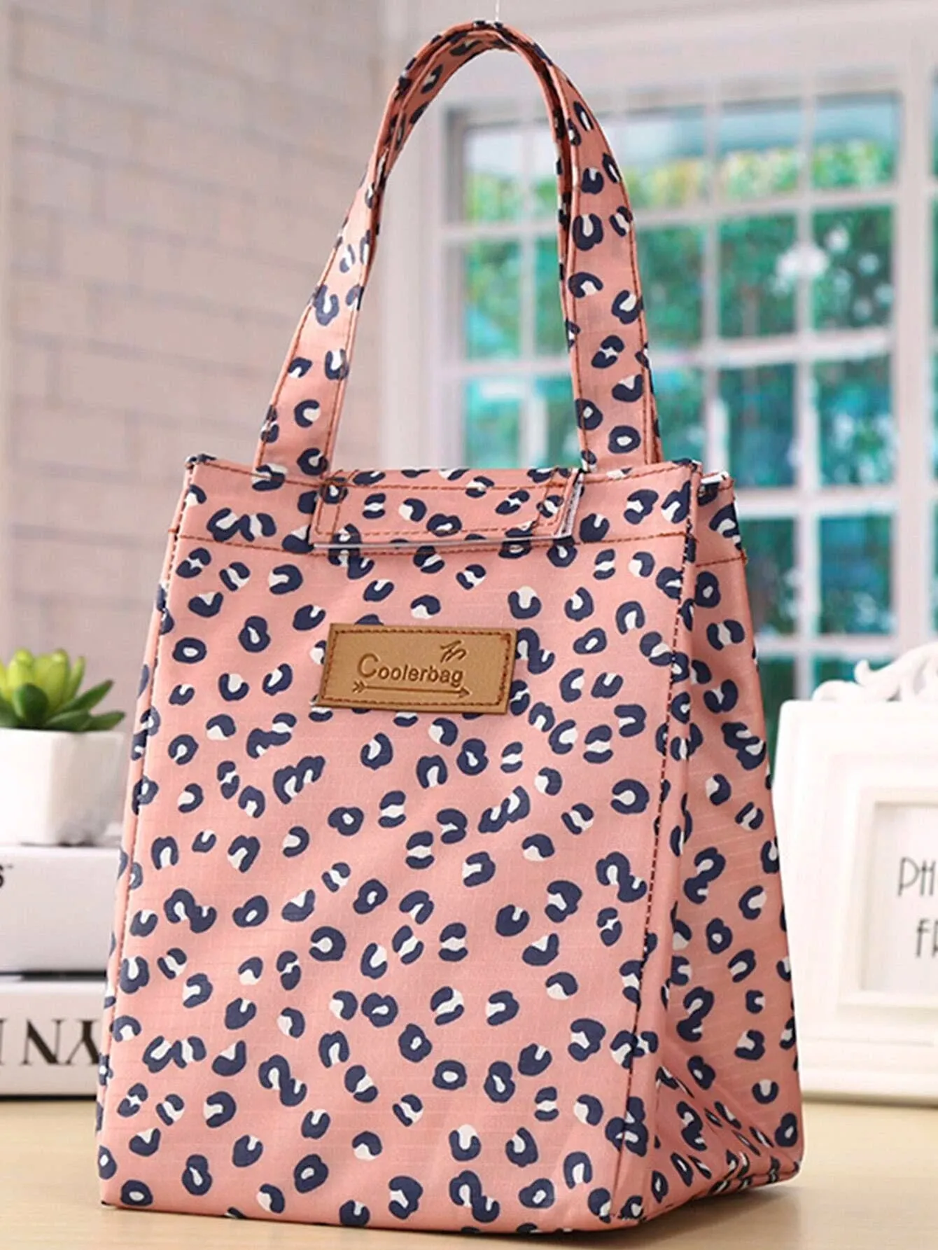 Leopard Print Letter Patch Decor Insulated Lunch Bag