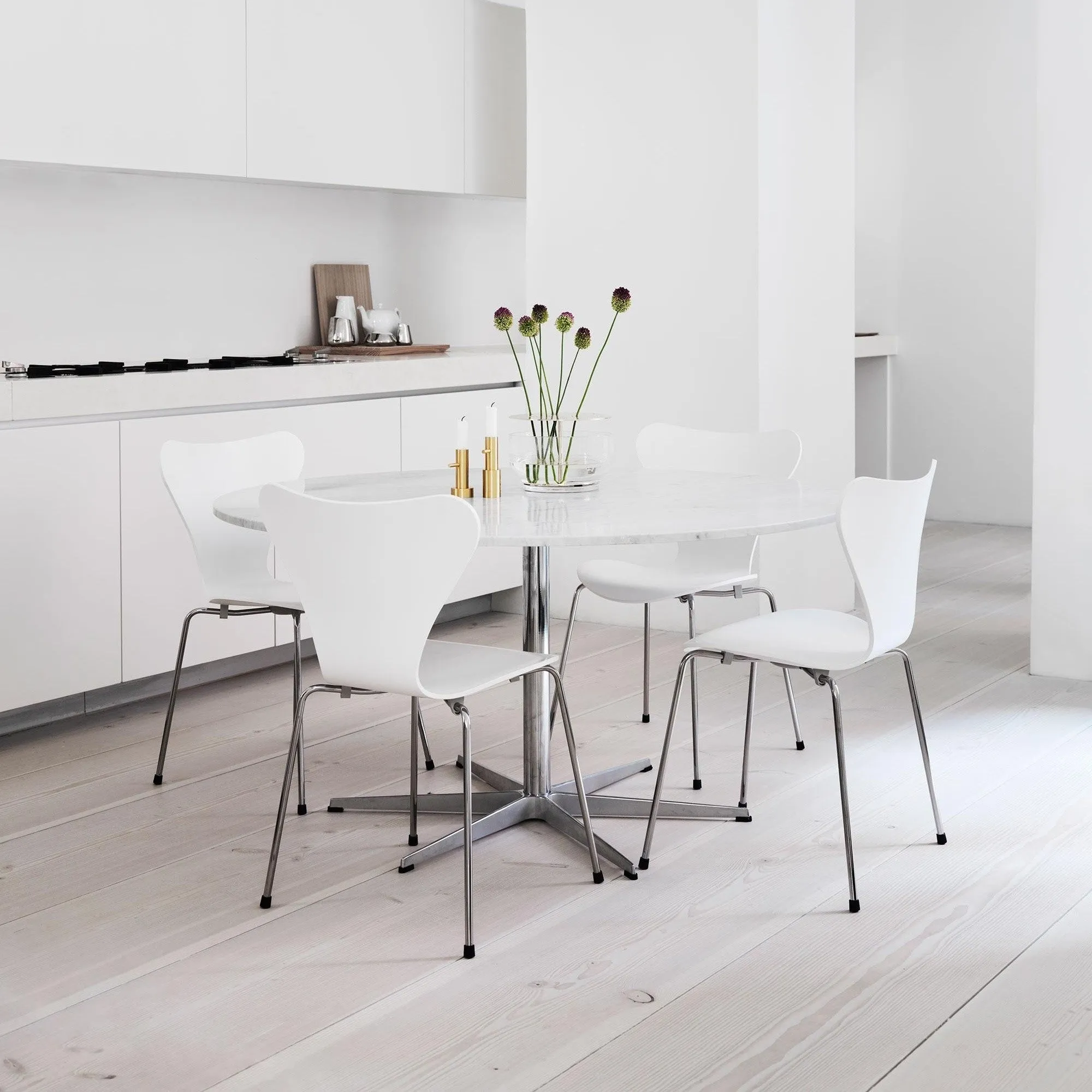 Series 7™ Chair / Lacquered