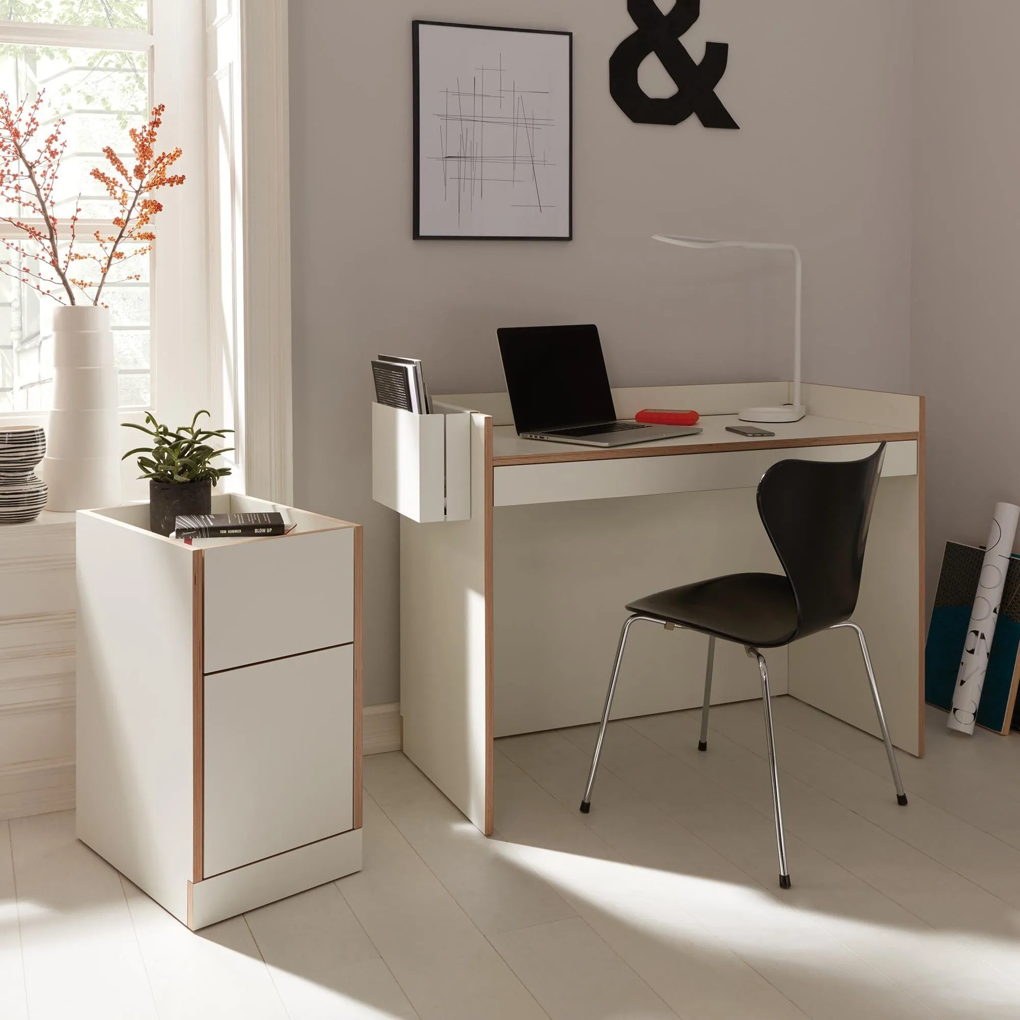 Series 7™ Chair / Lacquered