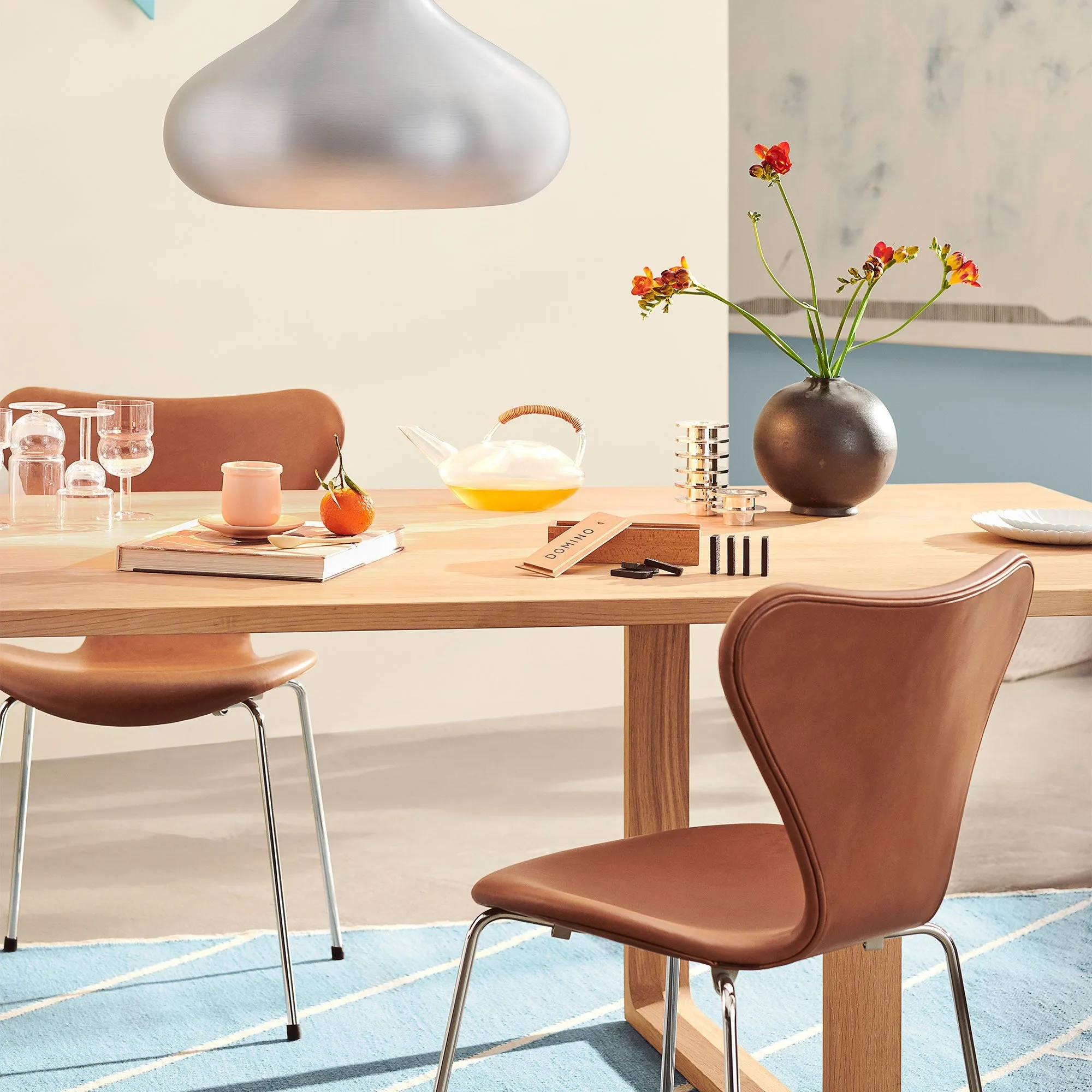 Series 7™ Chair Leather / Upholstered