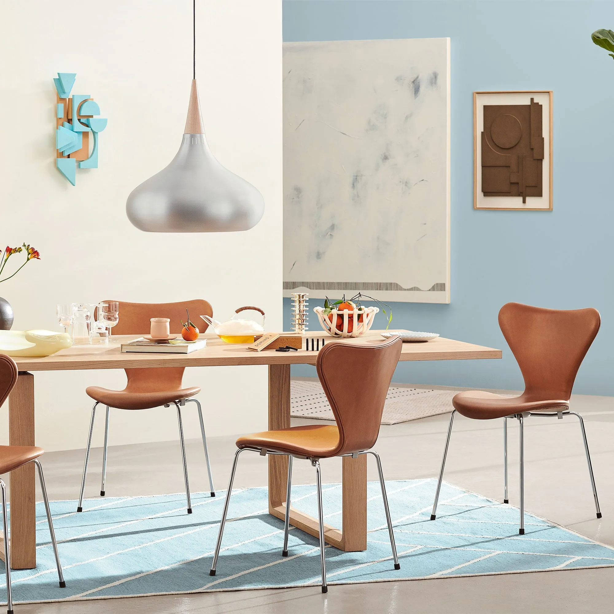 Series 7™ Chair Leather / Upholstered