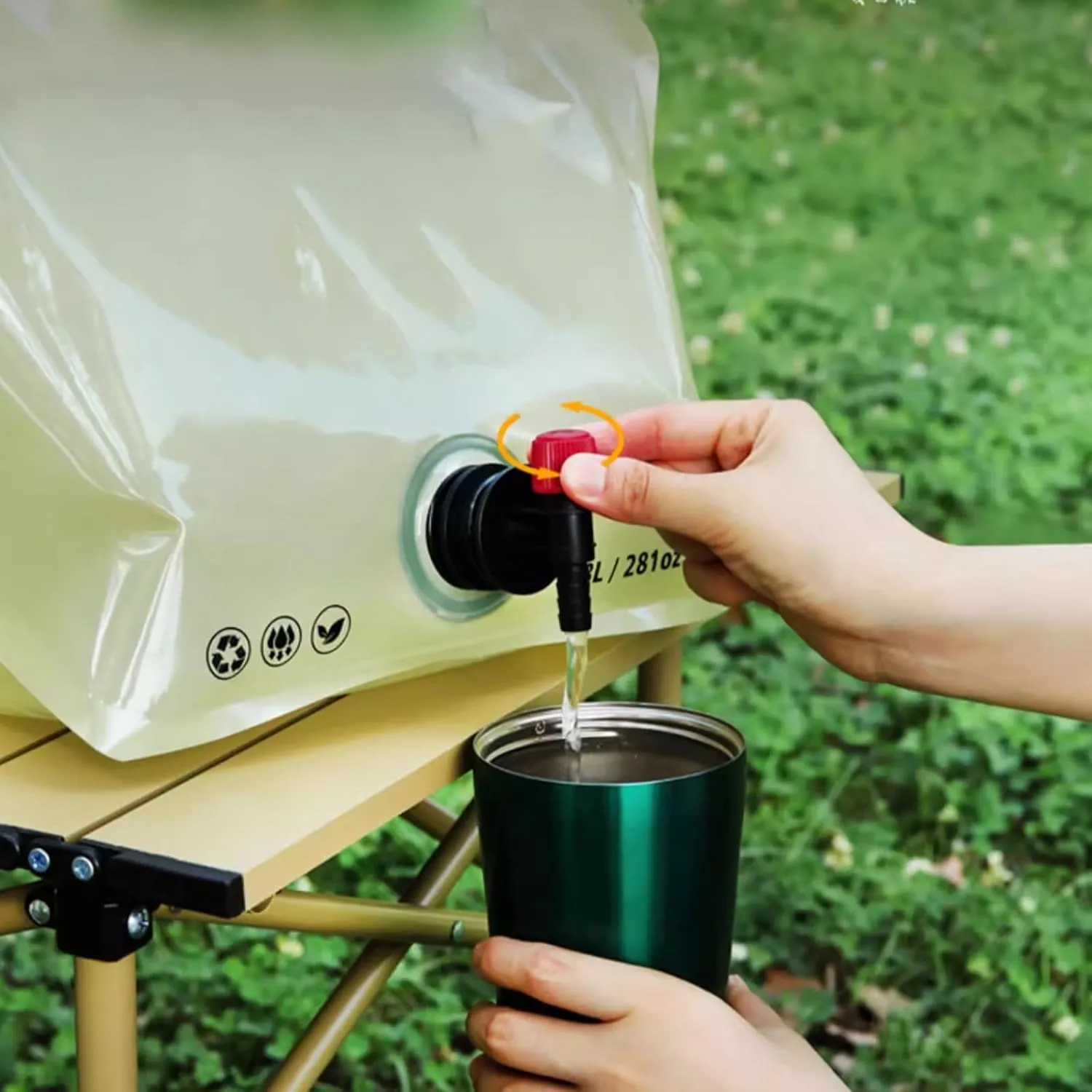 Water Storage Bladder 8L Foldable Plastic Water Storage Bag with Faucet Portable Water Tank with Capacity Water Level Line for Camping, Hiking, Emergency Water Storage(Brass,2 Pieces)